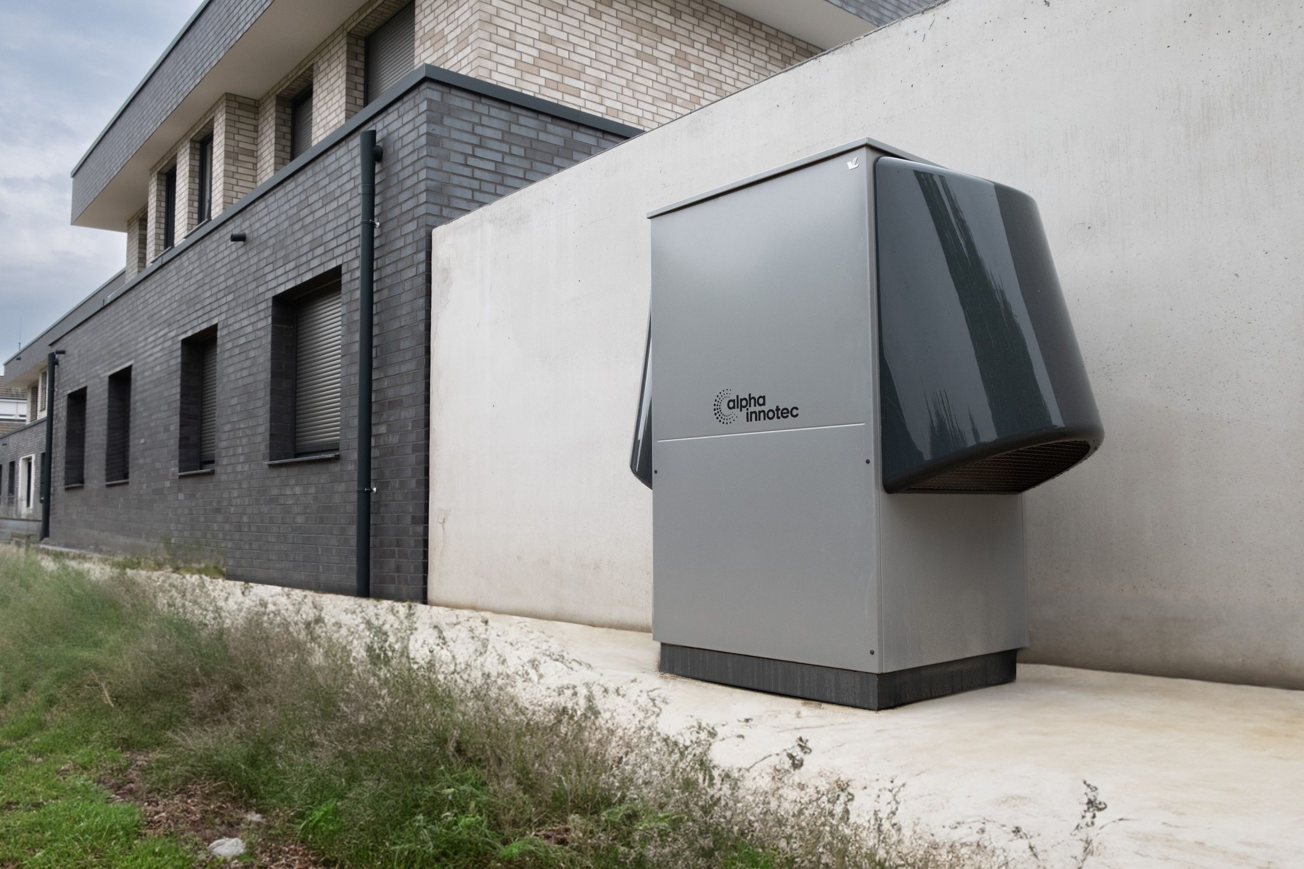 Pompe à chaleur alpha innotec installée extérieur
