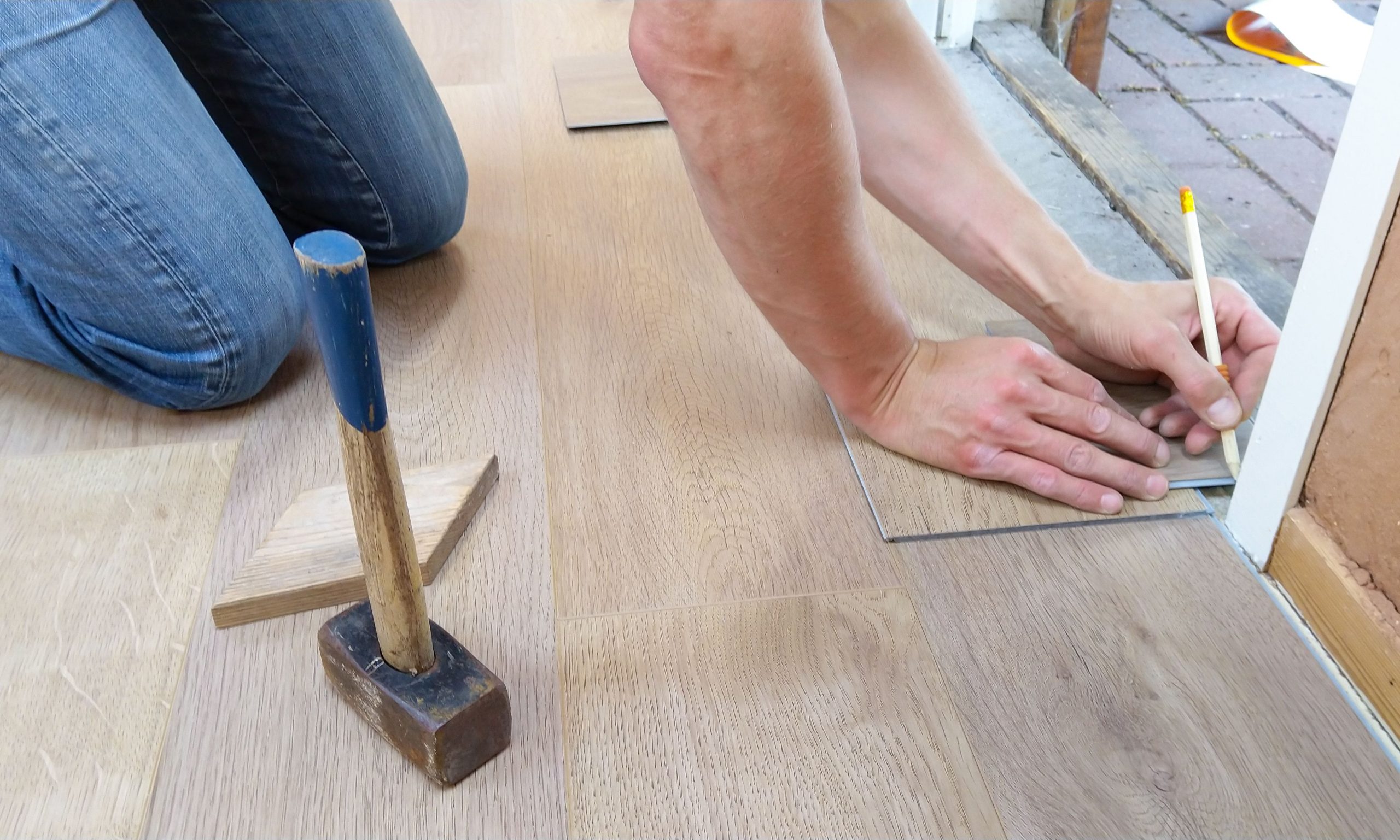 Mesure précise des lames de parquet flottant