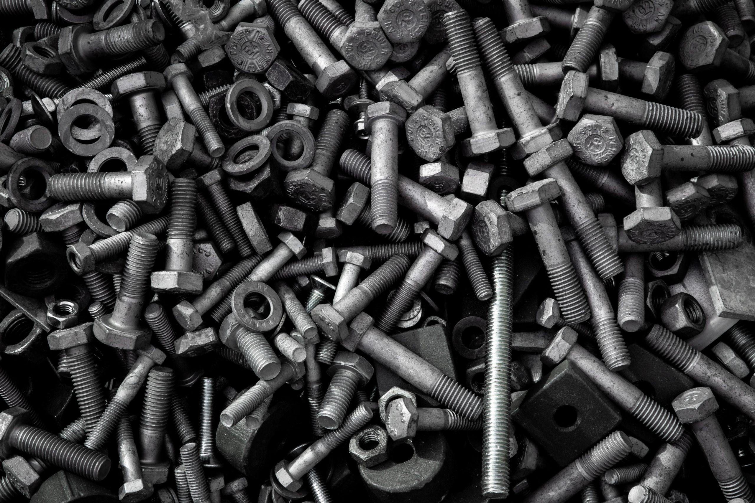 Image détaillée de vis industrielles pour mécanique.