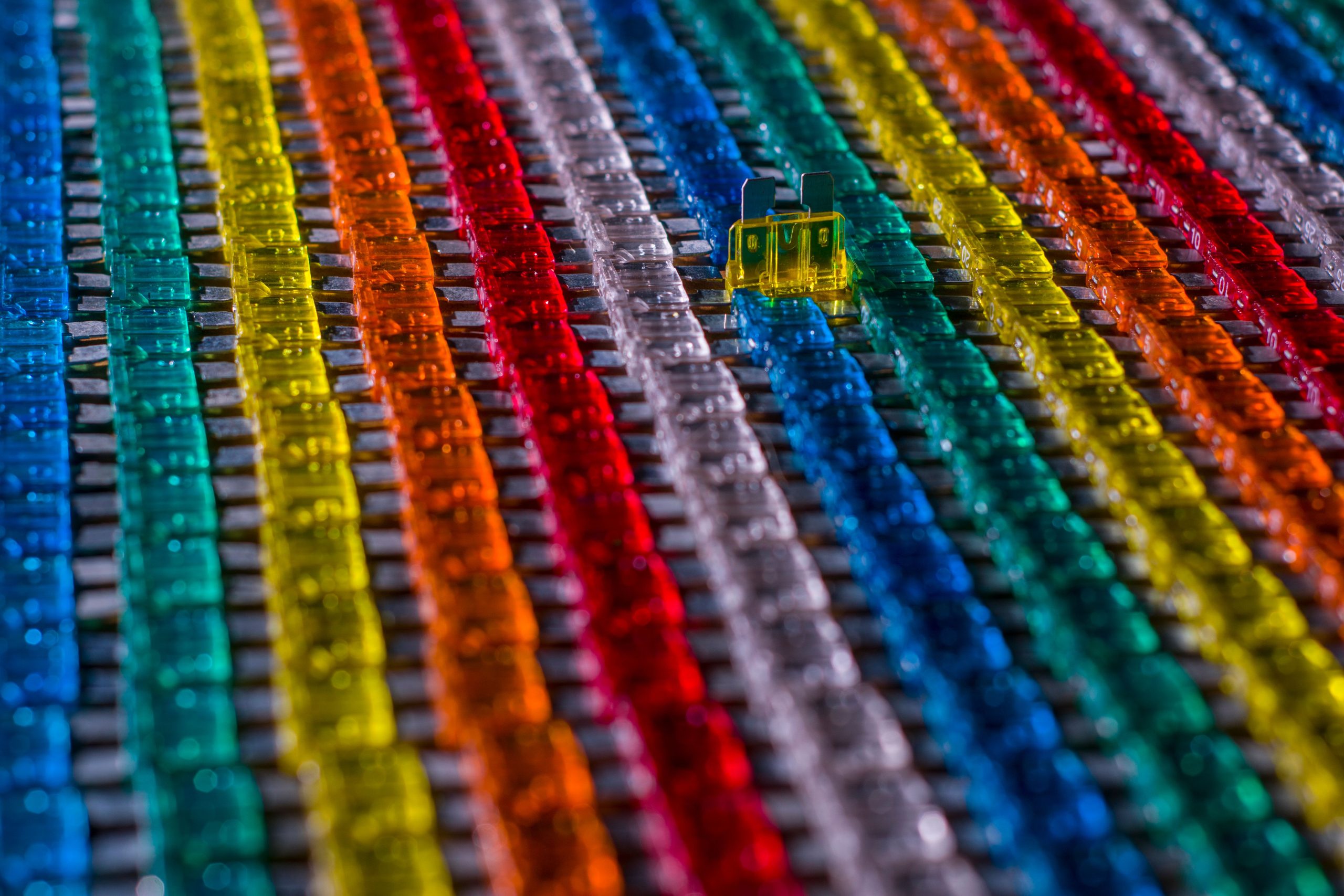 Rangées de fusibles automobiles colorés en usine